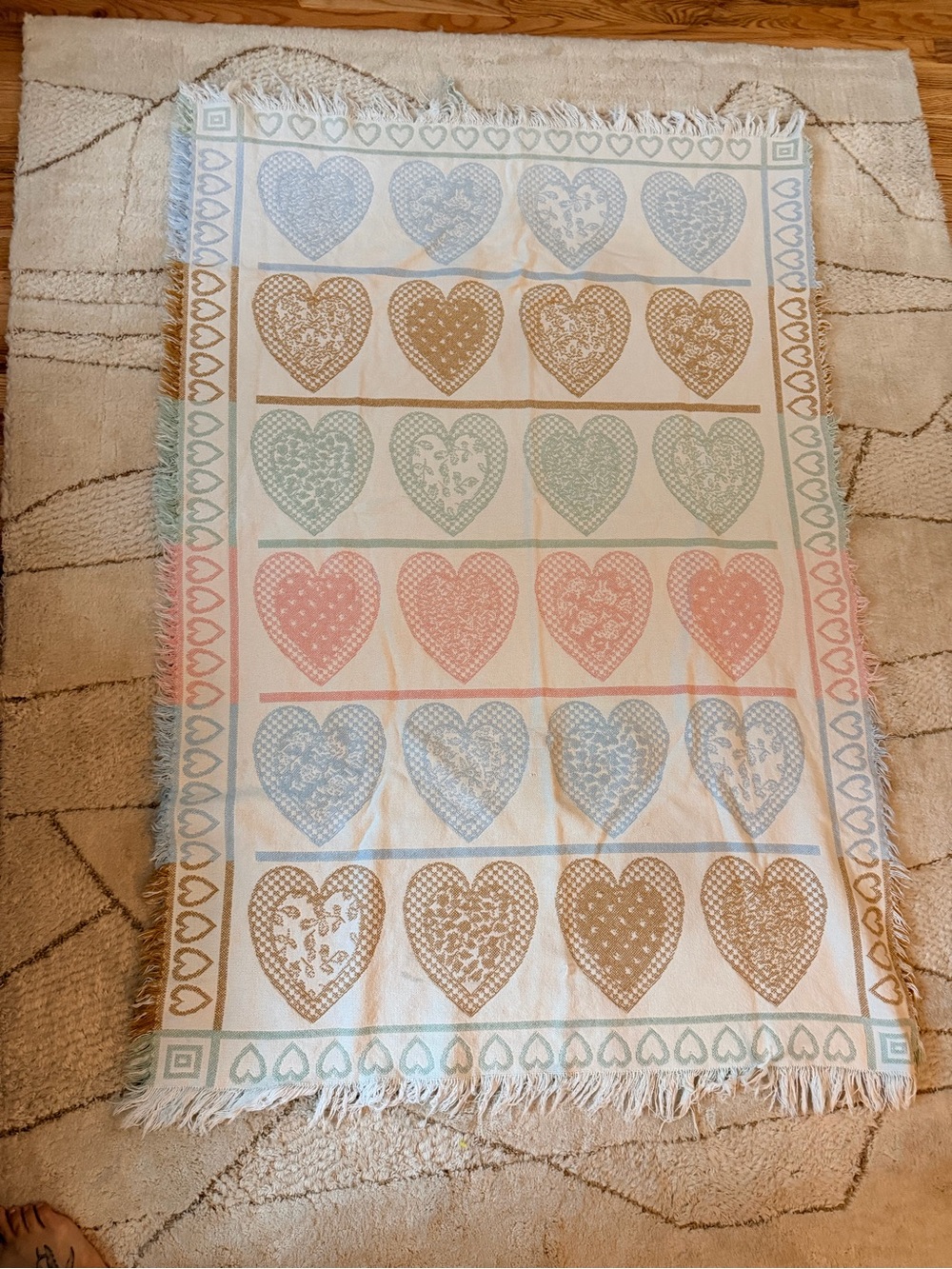 Vintage Heart Pattern Fringed Throw Blanket in Pastel Colors